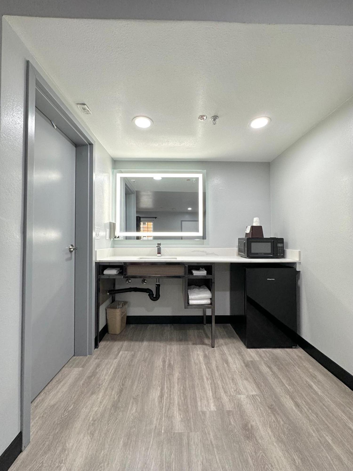 Express Inn & Suites Ontario Airport Eksteriør billede