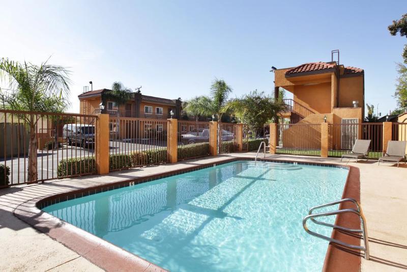 Express Inn & Suites Ontario Airport Eksteriør billede